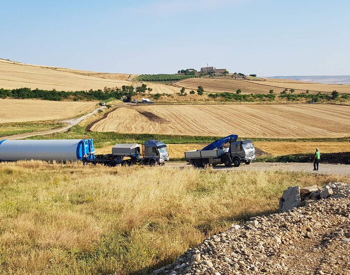 Trasporto eccezionale di una sezione di torre eoli