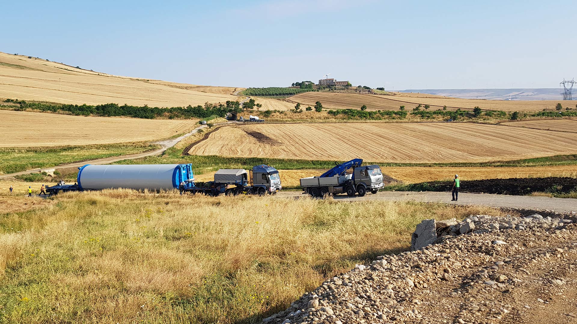 Trasporto eccezionale di una sezione di torre eoli